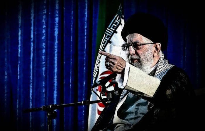 خامنئي يتحكم في إيران عبر مجموعة من المقربين