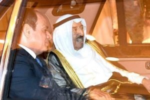 أمير الكويت كان في استقبال الرئيس السيسي
