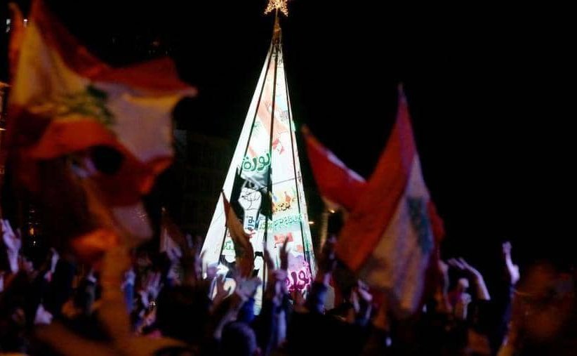 تظاهر آلاف المحتجين في وسط بيروت