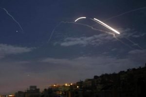 الدفاعات السورية تتصدى لأهداف معادية